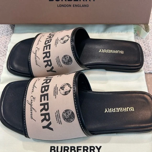 Burberry Black and Cream Logo Slides - Picture 3 of 5